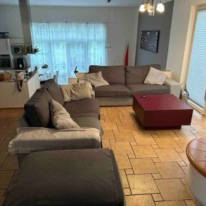 Tão verde no meio de Berlim! Para o S-Bahn e metrô 7 min!