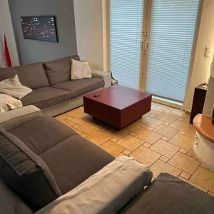 Tão verde no meio de Berlim! Para o S-Bahn e metrô 7 min!