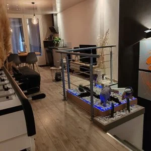 À sombra da árvore de tília.