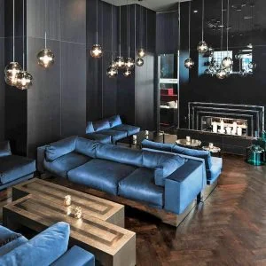 Estação de trem central do lado de fora – estilo elegante por dentro