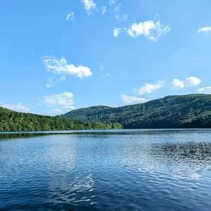 Casa com acesso privado ao lago