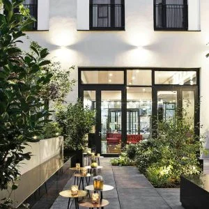 Estação de trem central do lado de fora – estilo elegante por dentro