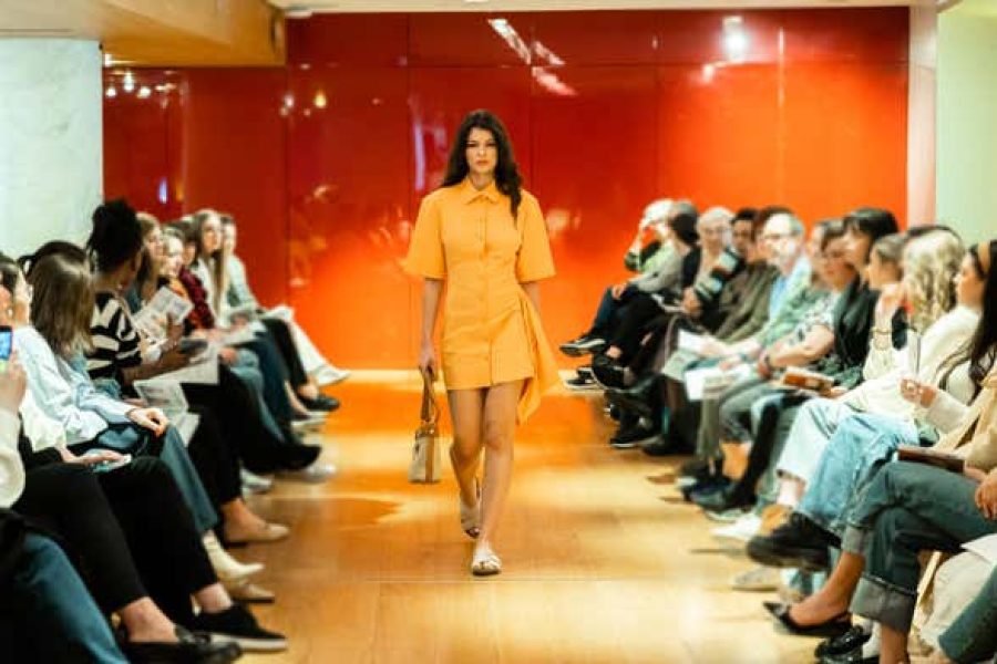 Ingresso de um desfile de moda nas Galerias Lafayette